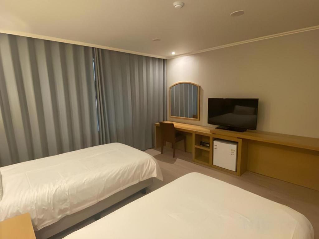 Emerald Hotel 제주 외부 사진