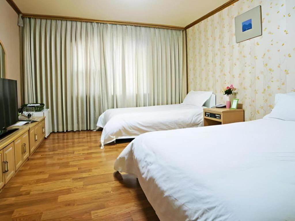 Emerald Hotel 제주 외부 사진