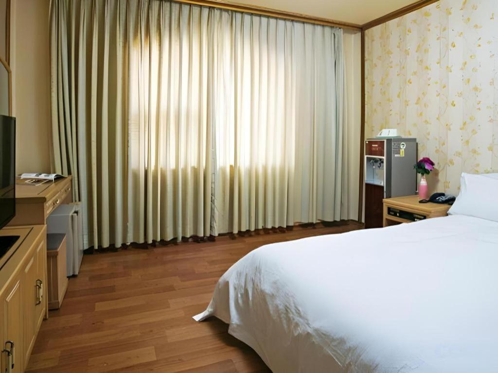 Emerald Hotel 제주 외부 사진