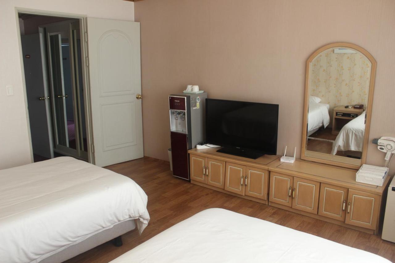 Emerald Hotel 제주 외부 사진
